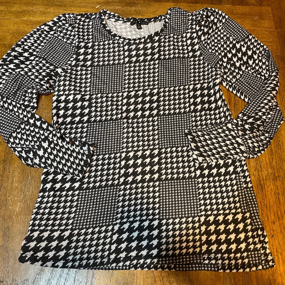 Women’s long sleeve shirt size small